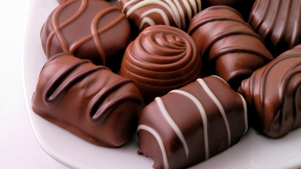Mixed-Chocs-chocolate-33338405-1366-768
